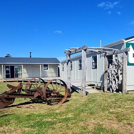 Rarakau Lodge Tuatapere Exteriör bild