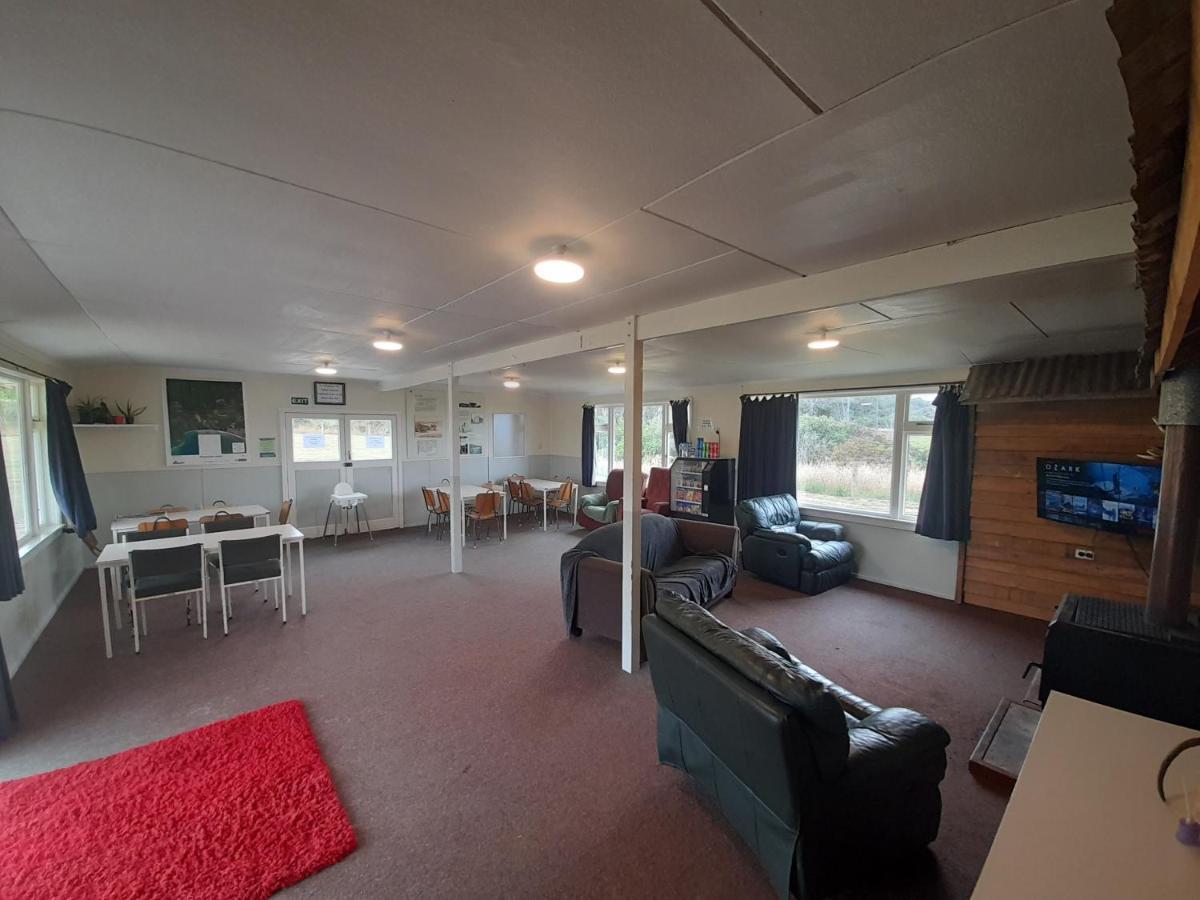 Rarakau Lodge Tuatapere Exteriör bild